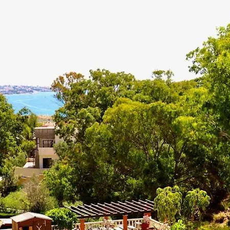 Luxury 3 Bed With Private Pool & Lounge Area