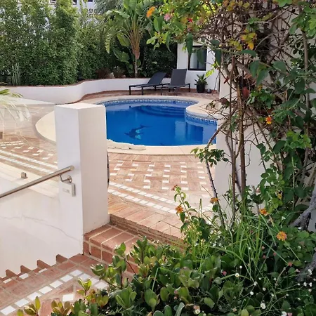 Luxury 3 Bed With Private Pool & Lounge Area
