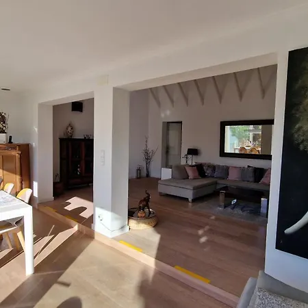 Luxury 3 Bed With Private Pool & Lounge Area Villa *