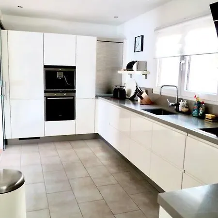 Luxury 3 Bed With Private Pool & Lounge Area Villa